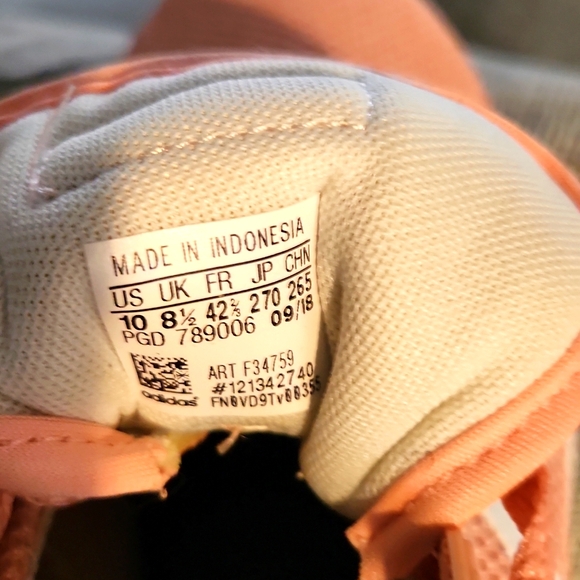 Athletic shoes - Picture 6 of 6